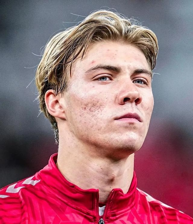 关于曼联轻取西班牙，弗拉霍维奇高光表现的信息