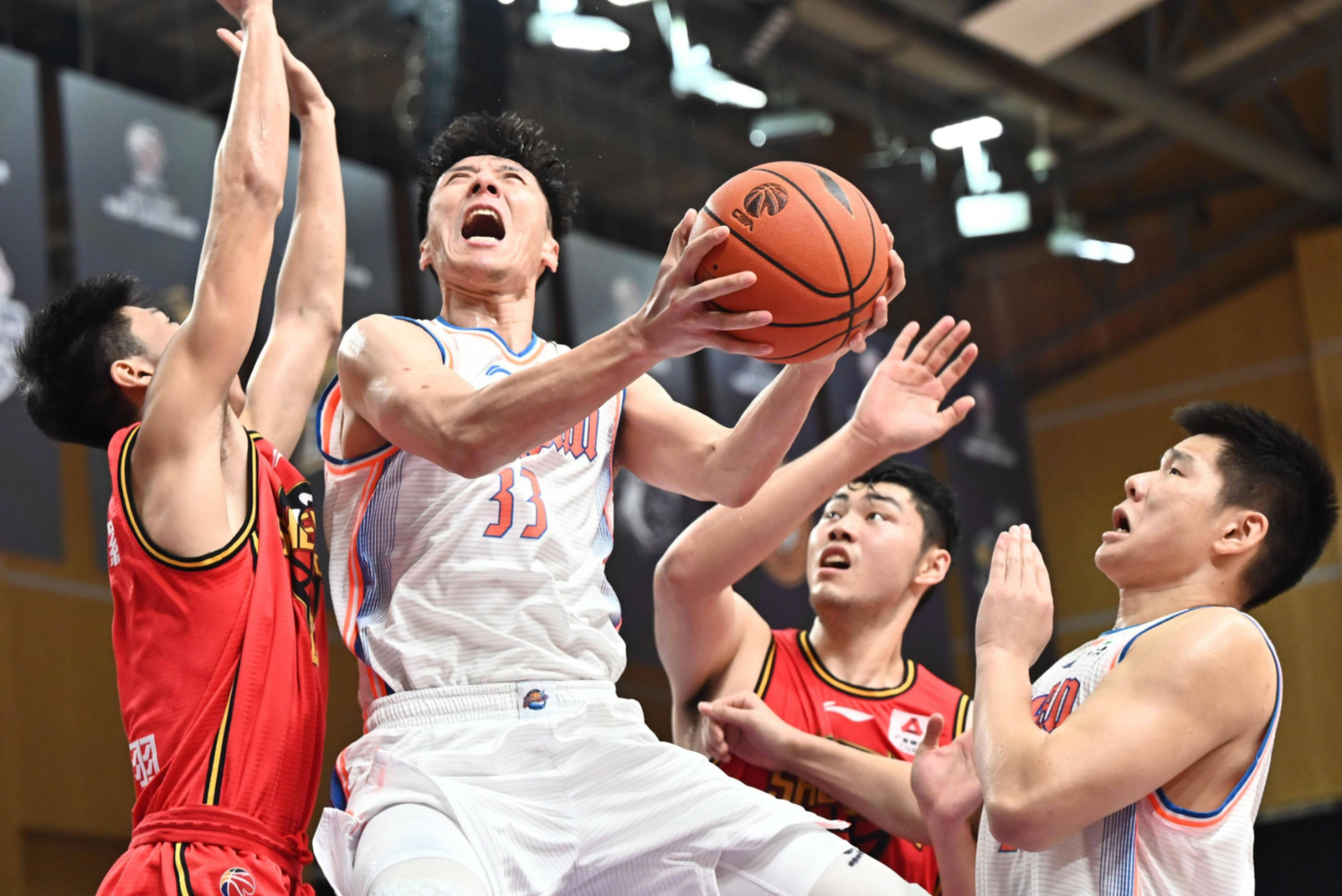 四川队翻盘新疆队，赵继伟状态火热的简单介绍