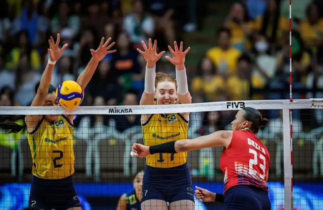 法国队在排球比赛中击败对手 法国队在排球比赛中击败对手