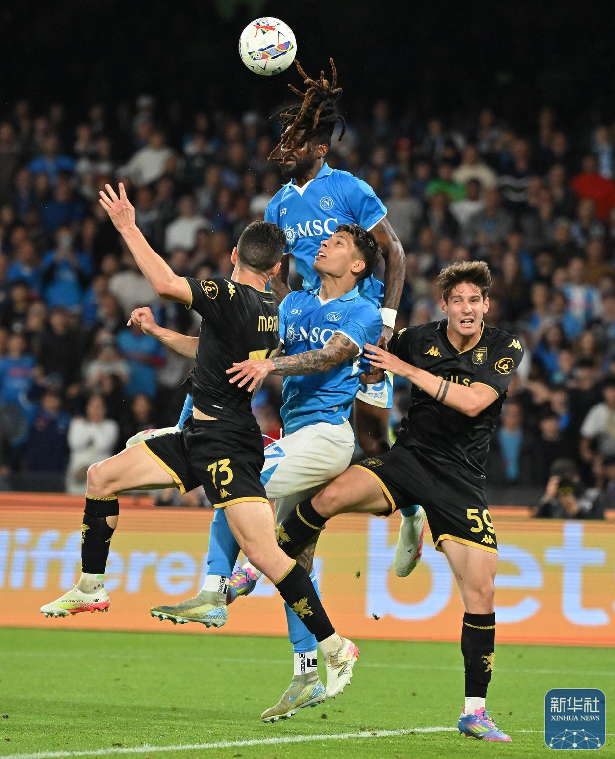 热那亚前锋连续进球，成为灯塔球员