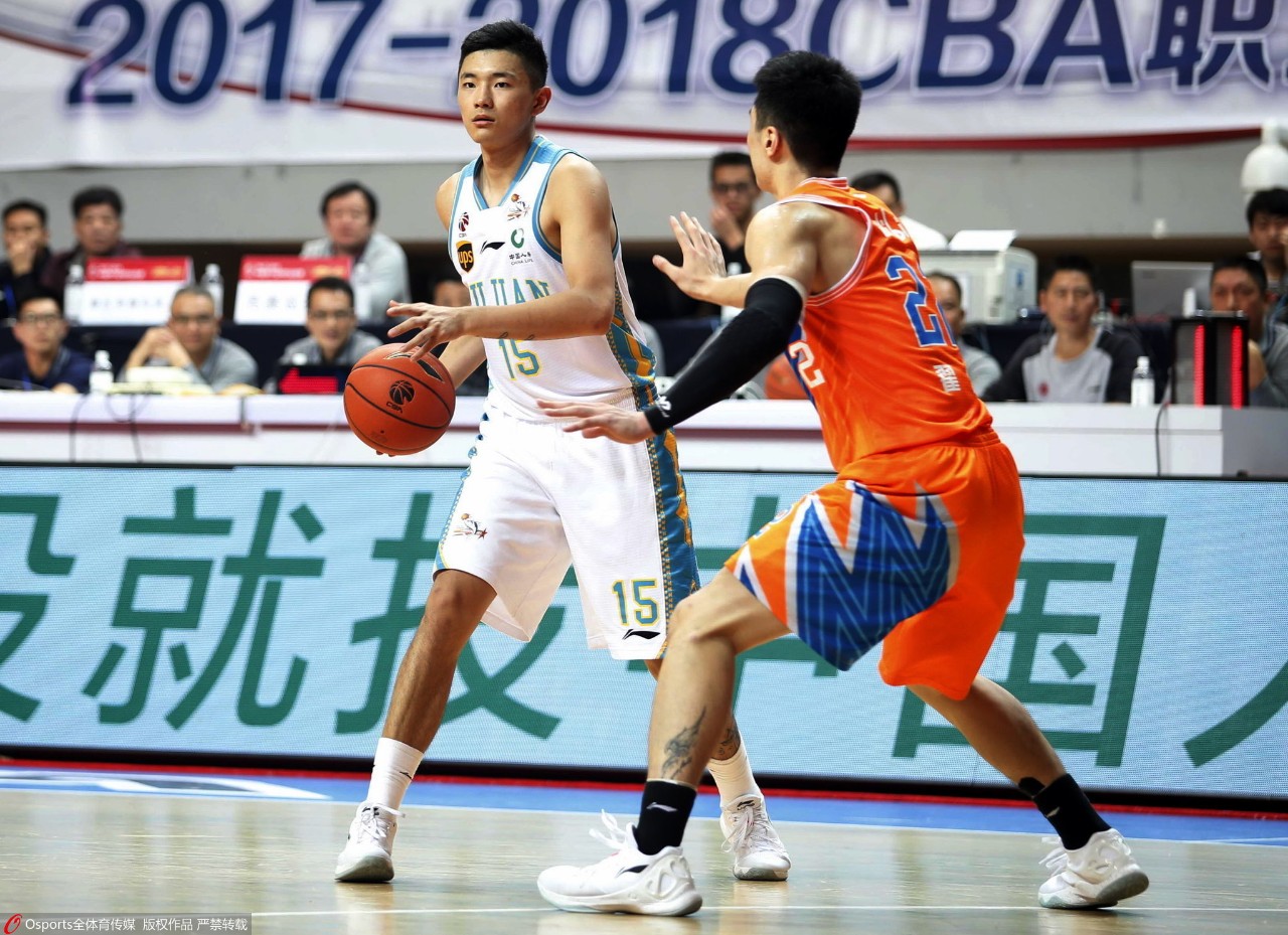 江苏队客场挑战福建男篮，夺取胜利