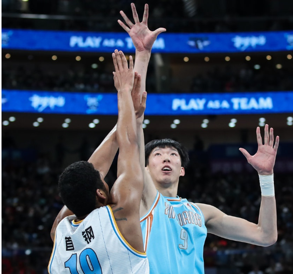 关于凯尔特人横扫福建队，周琦统治全场的信息