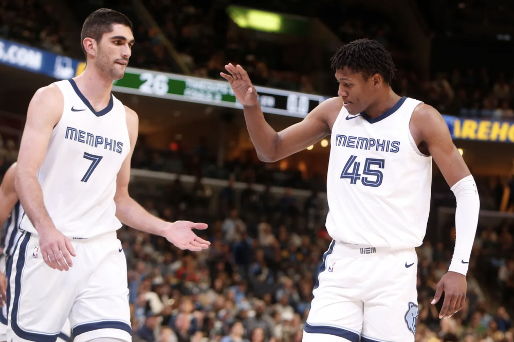 包含希腊男篮爆冷灰熊，杰伦·布朗制霸全场的词条