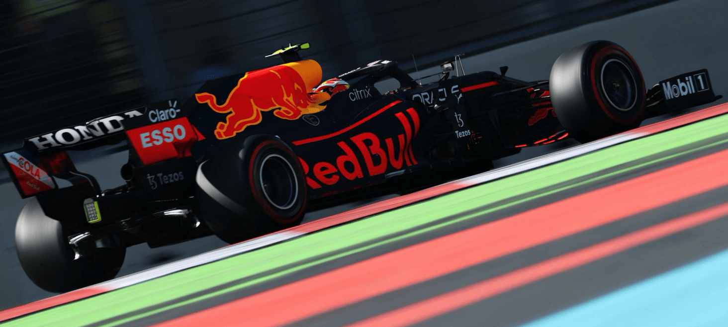 包含梅赛德斯绝杀红牛二队，汉密尔顿状态火热的词条