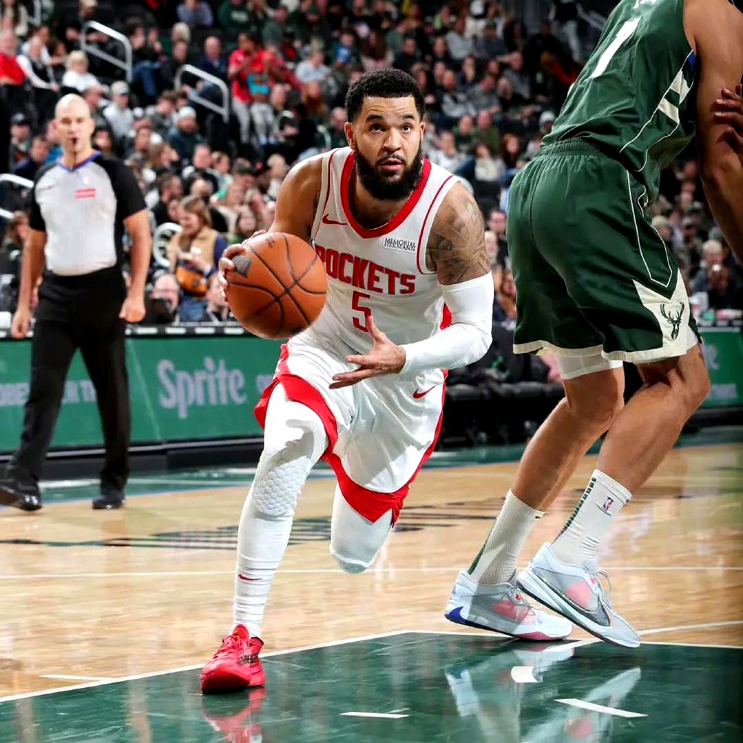 辽宁队完胜爵士，范弗利特高光表现