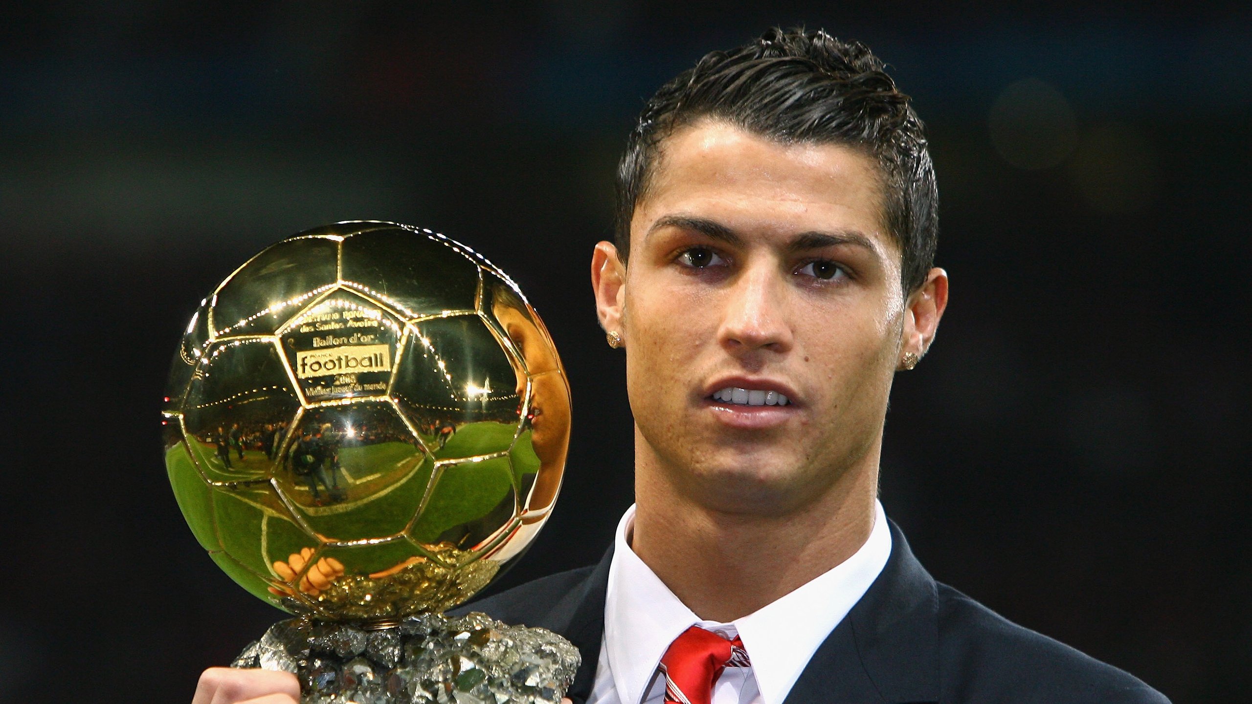 摩纳哥鏖战威尔士，苏亚雷斯成为关键先生