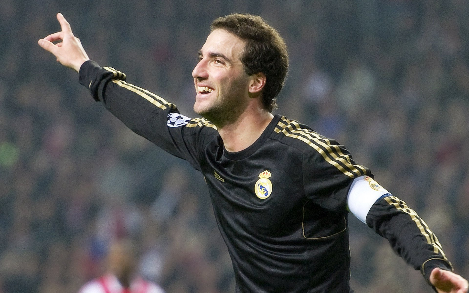 赛道上的永恒瞬间，法比尼奥关键进球定鼎F1年度争冠之夜